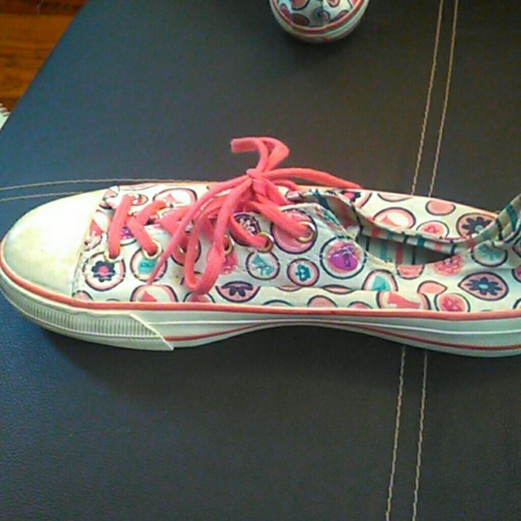 Shoes - Picture 2 of 4